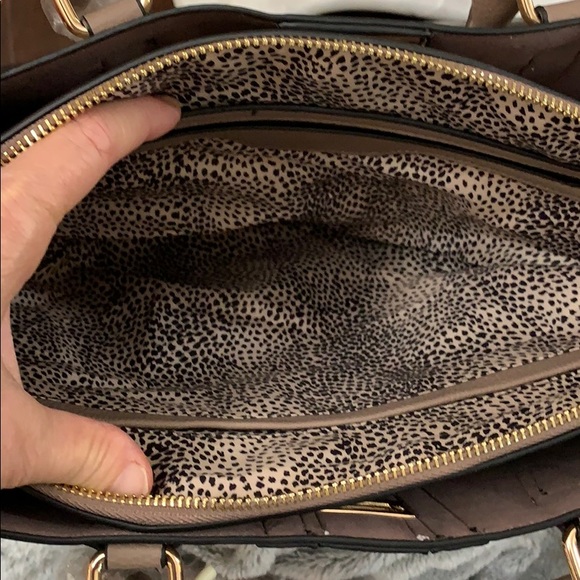 Purse $38 each on sale for $35 - Picture 6 of 8